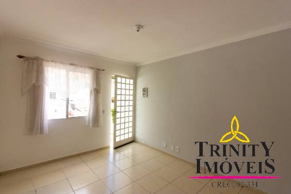 Casa à venda com 2 quartos, 70m² - Foto 4